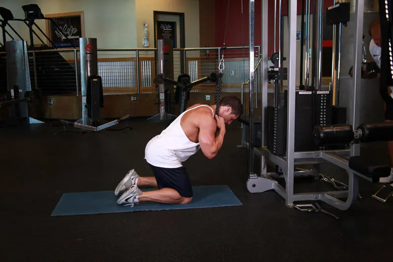 Cable Crunch: starting position