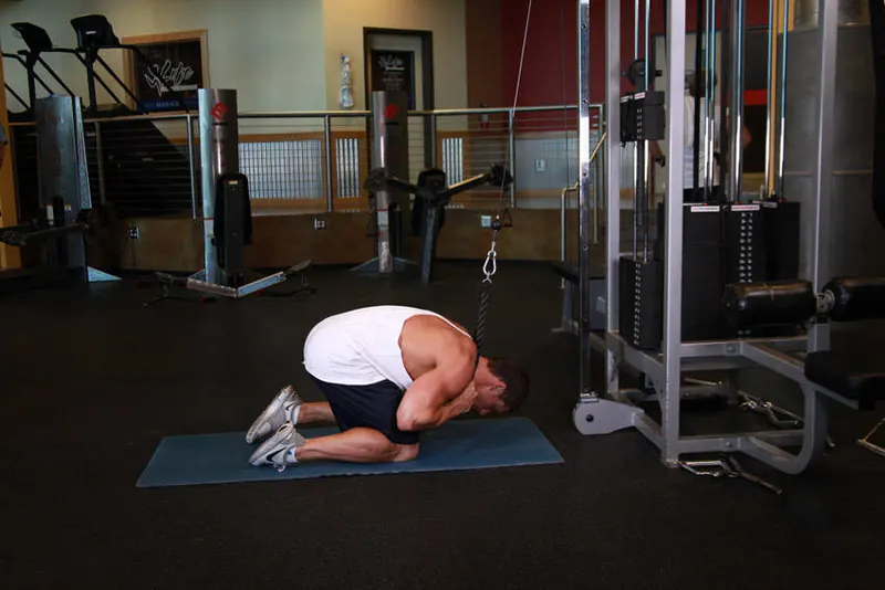 Cable Crunch: end position