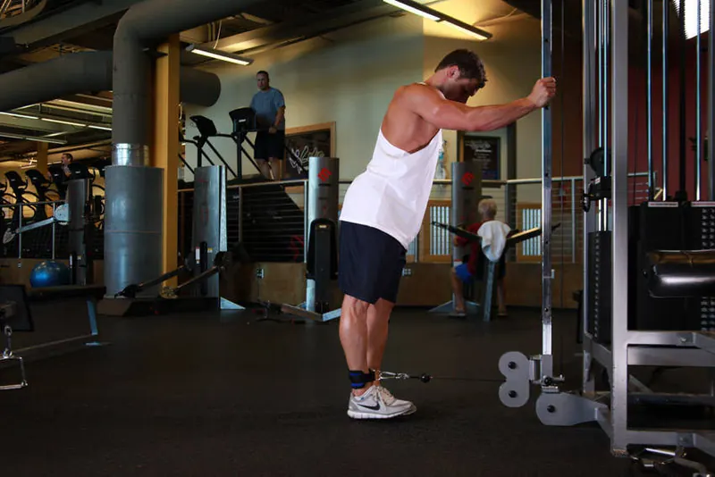 Cable Kickback: starting position