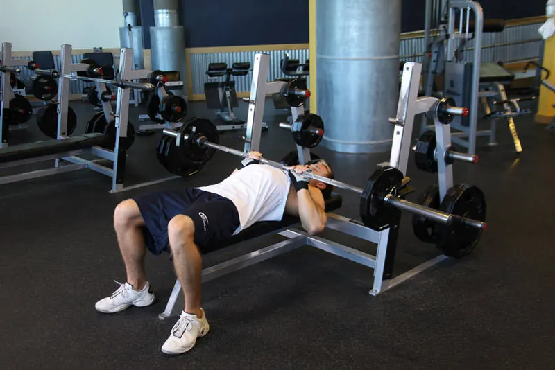Close Grip Bench Press: starting position