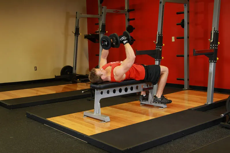 Dumbbell Fly: starting position