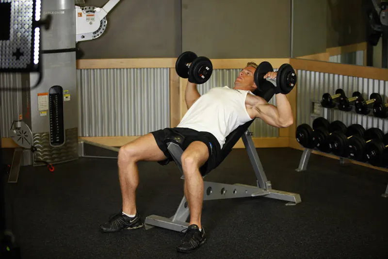 Incline Dumbbell Press: starting position