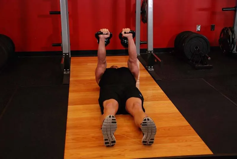 Alternating Floor Press: starting position