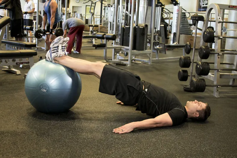 Ball Leg Curl: starting position