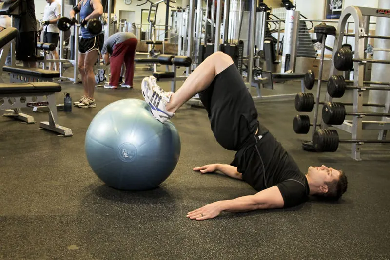 Ball Leg Curl: end position