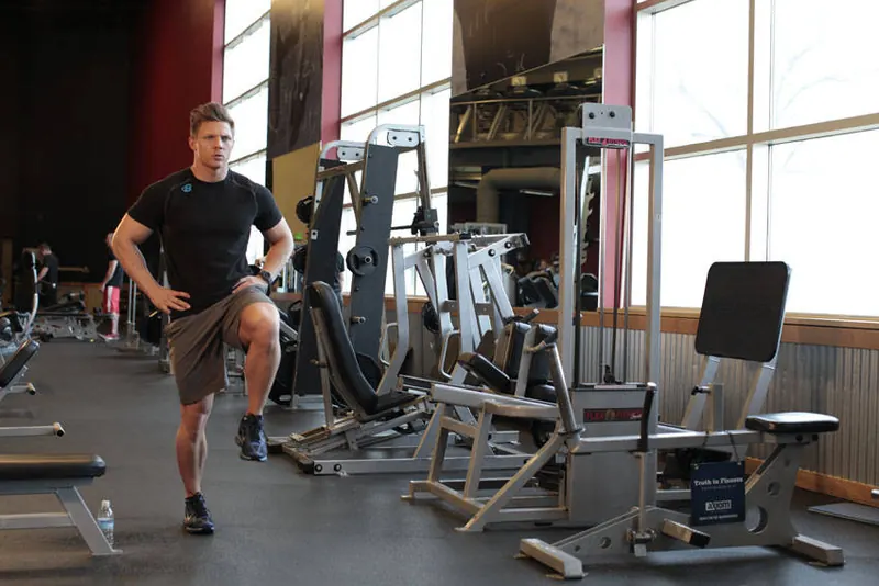 Bodyweight Walking Lunge: starting position