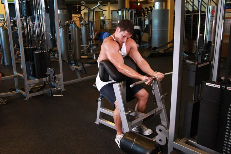Cable Preacher Curl: starting position