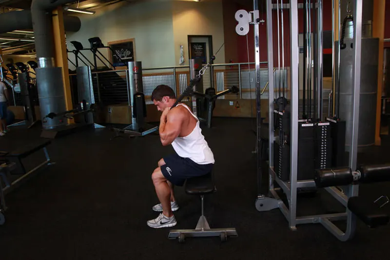 Cable Seated Crunch: starting position