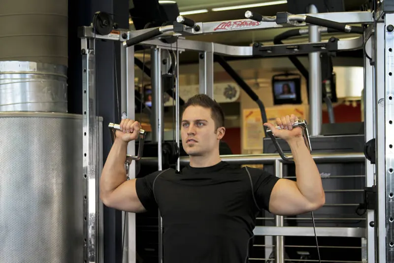 Cable Shoulder Press: starting position