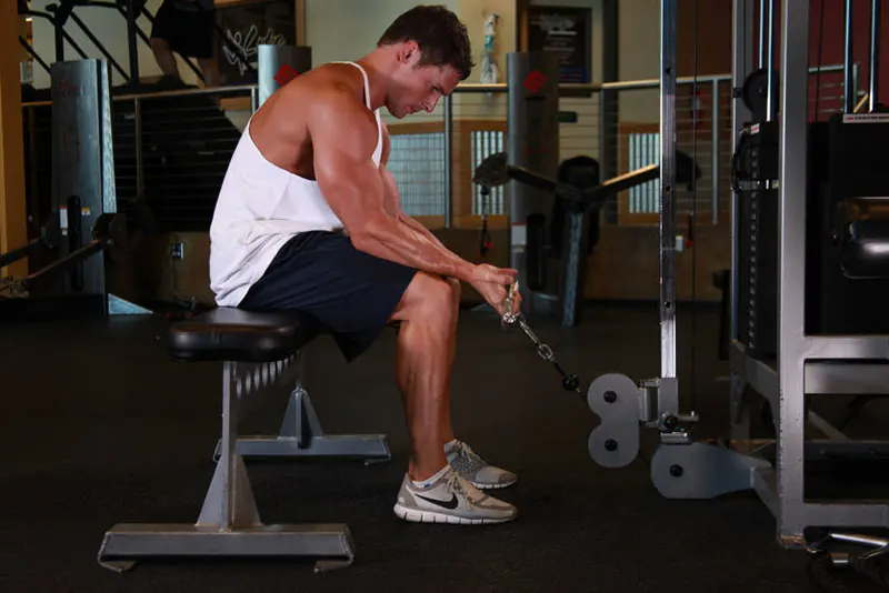 Cable Wrist Curl: starting position
