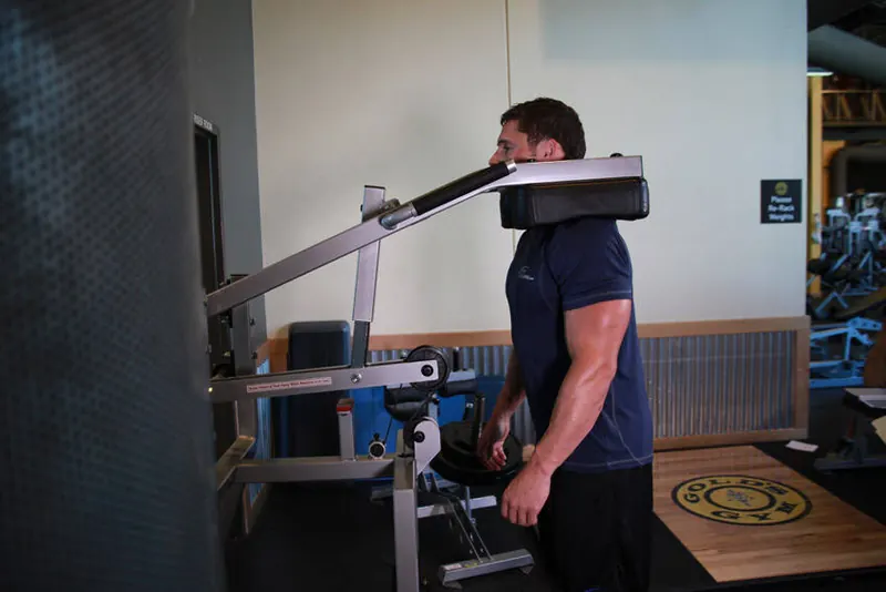 Calf-Machine Shoulder Shrug: starting position