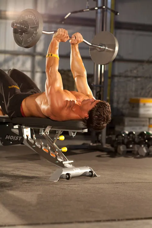 Close-Grip EZ-Bar Press: starting position