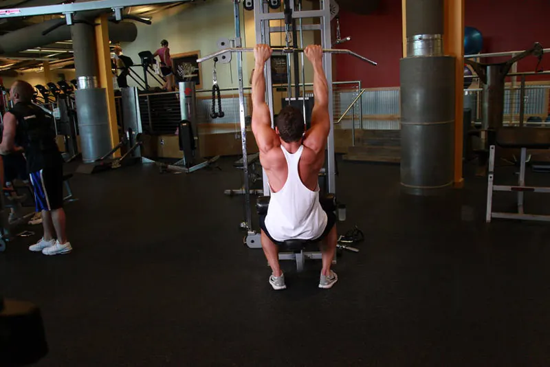Close-Grip Front Lat Pulldown: starting position