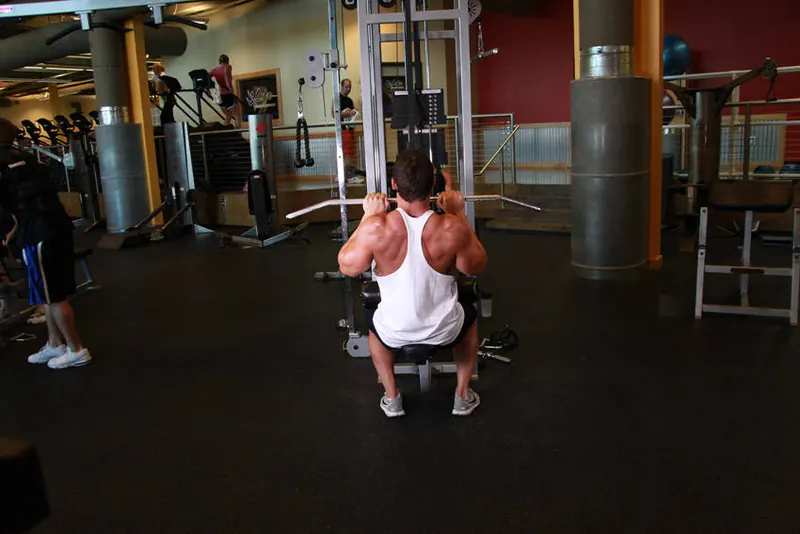 Close-Grip Front Lat Pulldown: end position