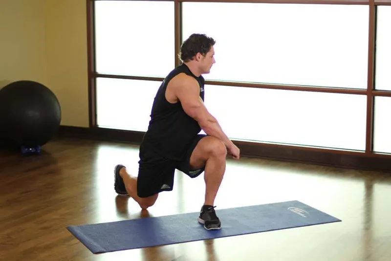 Crossover Reverse Lunge: starting position