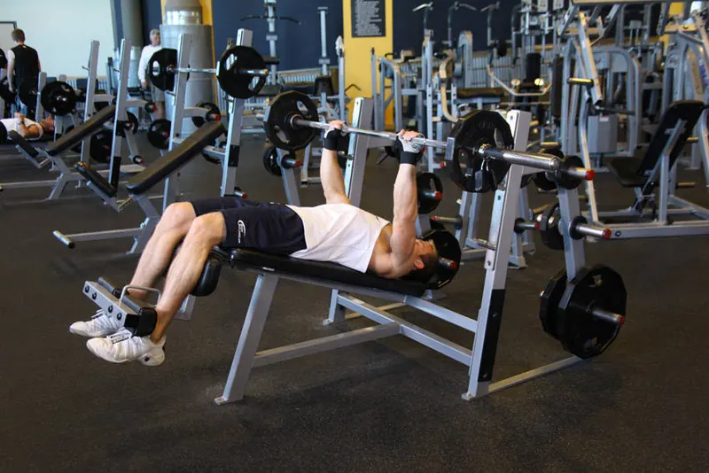 Decline Bench Press: end position
