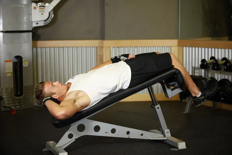 Decline Oblique Crunch: starting position