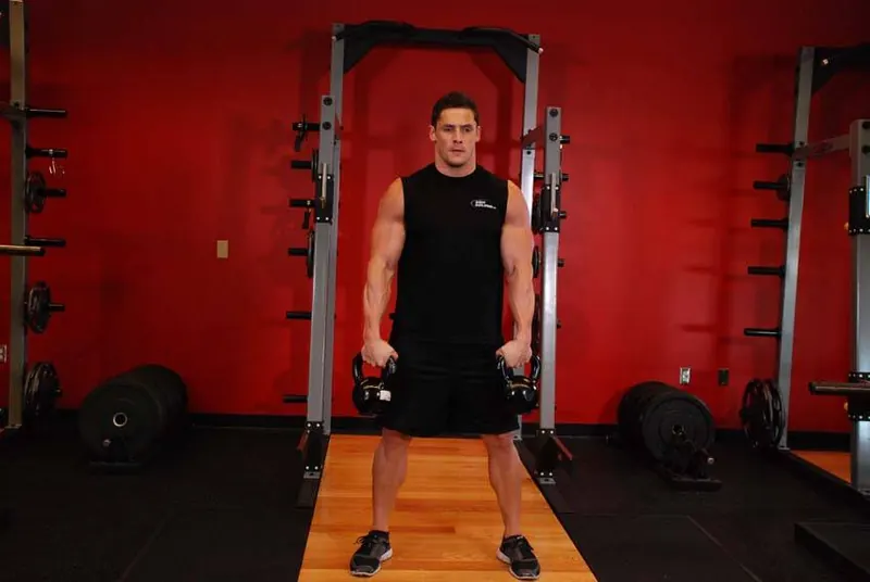 Double Kettlebell Snatch: starting position