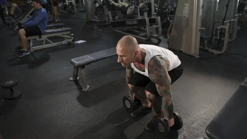 Dumbbell Clean: starting position