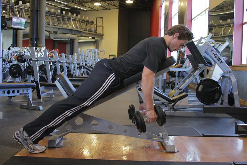 Dumbbell Incline Row: starting position