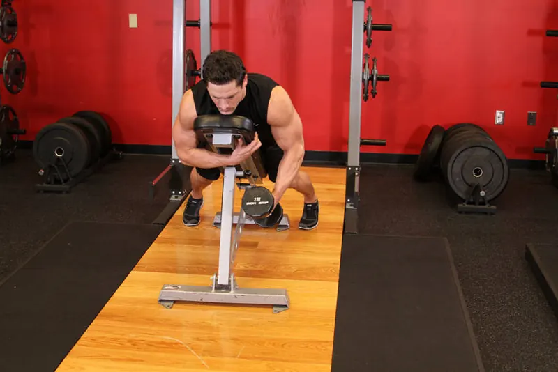 Dumbbell Lying One-Arm Rear Lateral Raise: starting position