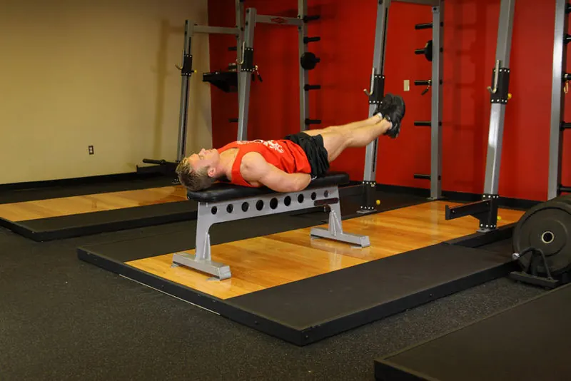 Flat Bench Leg Pull-In: end position