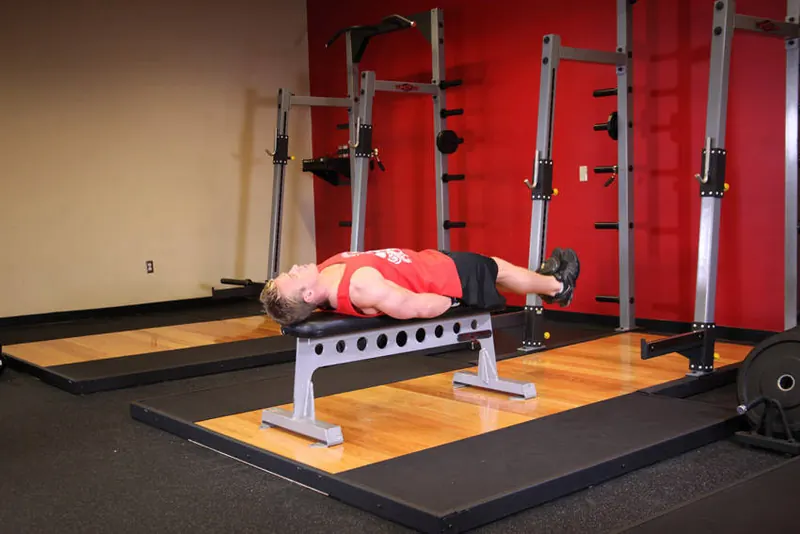 Flat Bench Lying Leg Raise: starting position