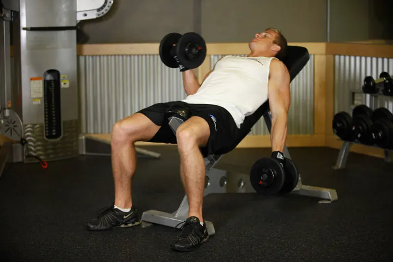 Incline Dumbbell Curl: starting position