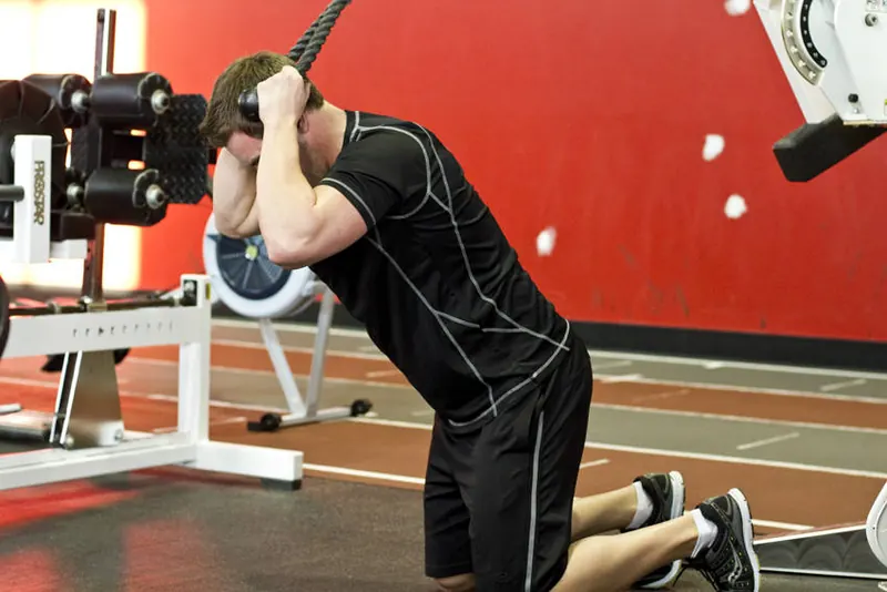 Kneeling Cable Crunch With Alternating Oblique Twists: starting position