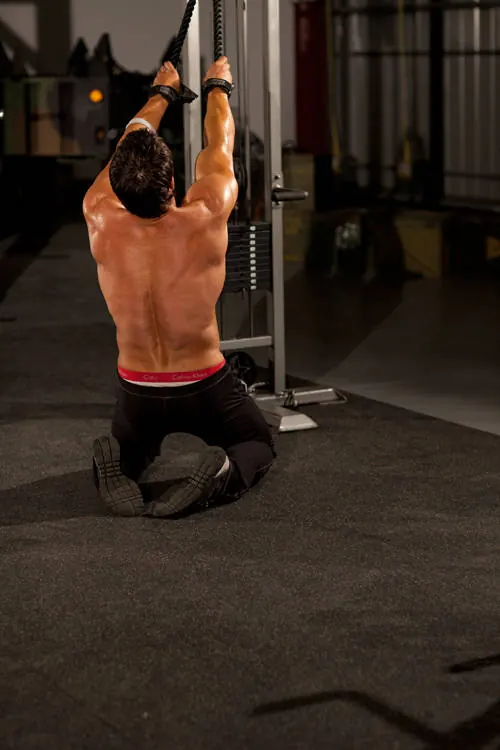 Kneeling High Pulley Row: starting position