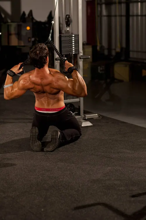 Kneeling High Pulley Row: end position