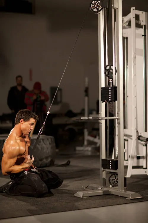 Kneeling Single-Arm High Pulley Row: end position