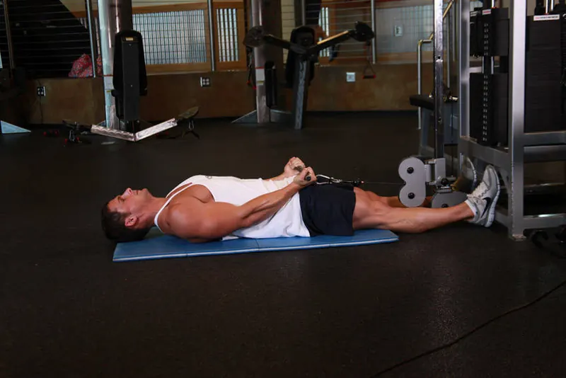 Lying Cable Curl: starting position