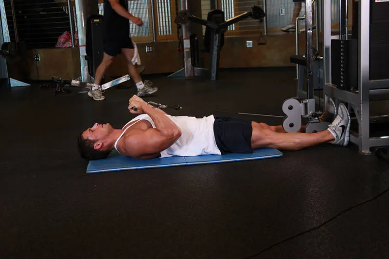 Lying Cable Curl: end position