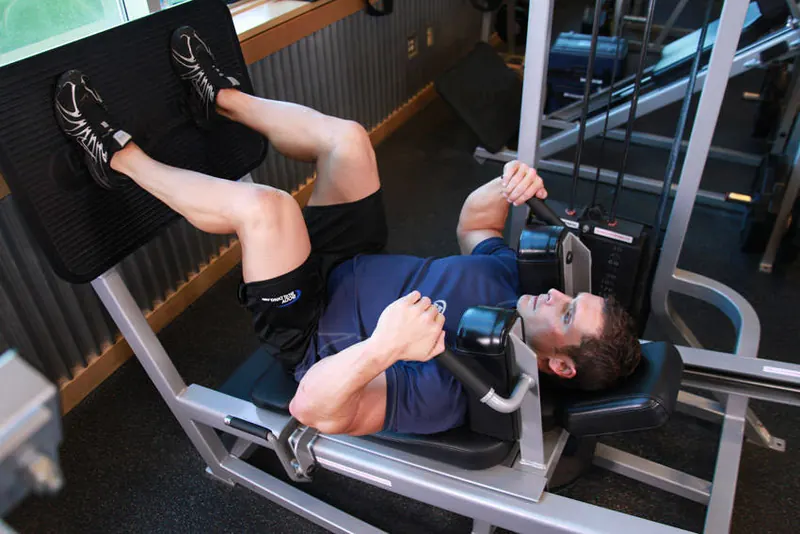 Lying Machine Squat: starting position