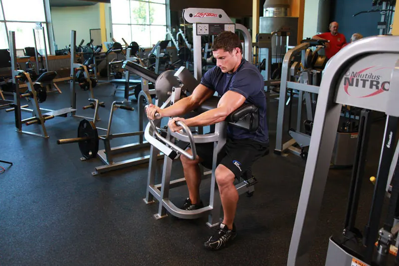 Machine Preacher Curls: starting position