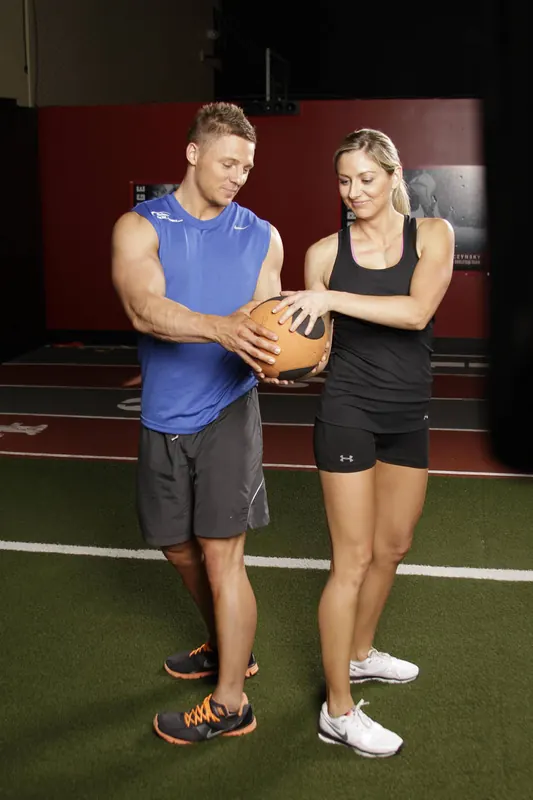 Medicine Ball Full Twist: end position