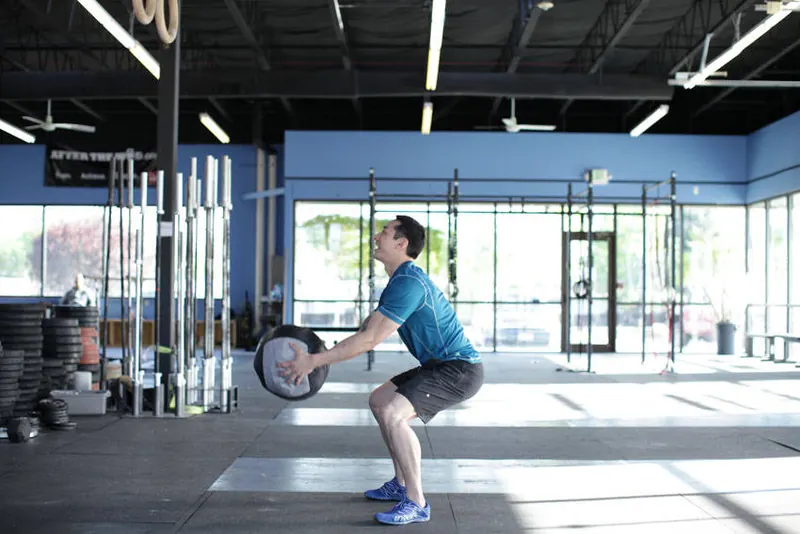 Medicine Ball Scoop Throw: starting position