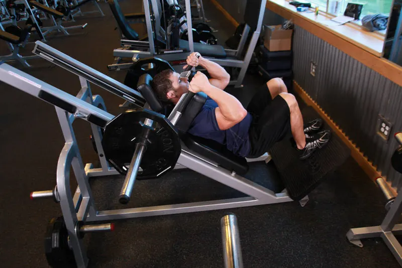 Narrow Stance Hack Squats: starting position