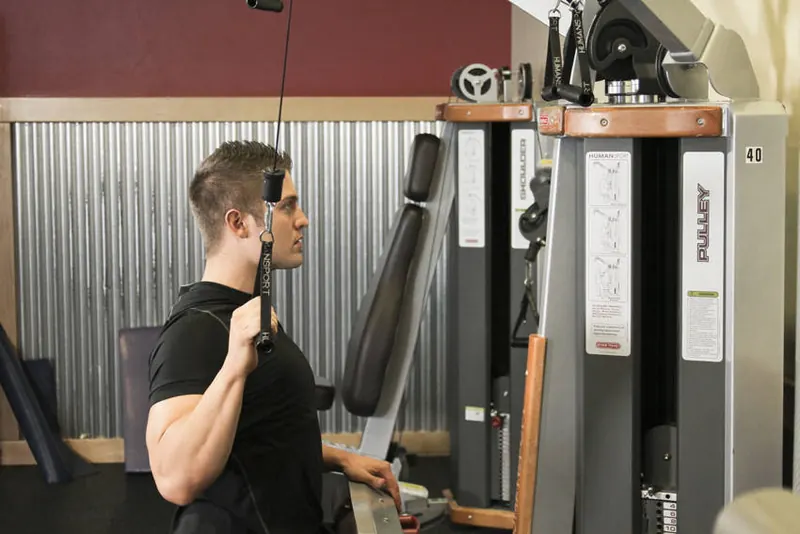 One Arm Lat Pulldown: end position