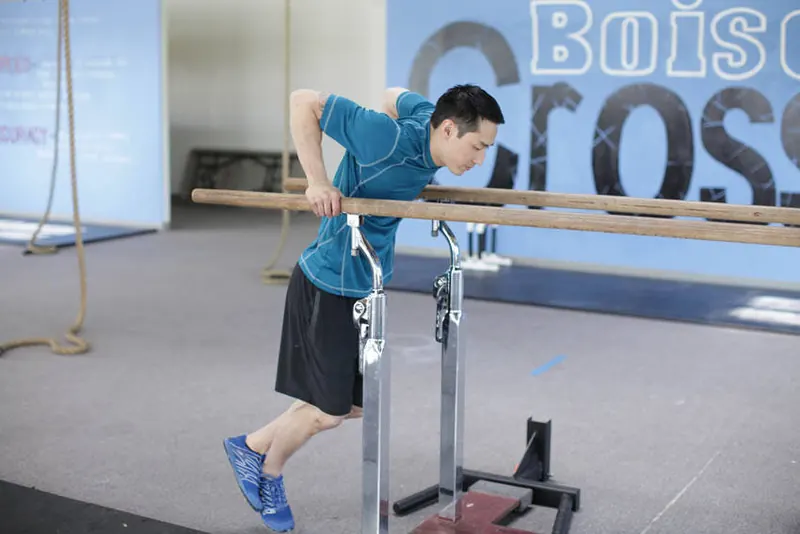 Parallel Bar Dip: starting position