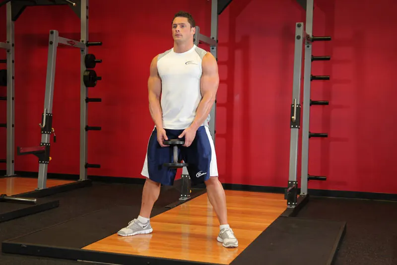Plie Dumbbell Squat: starting position