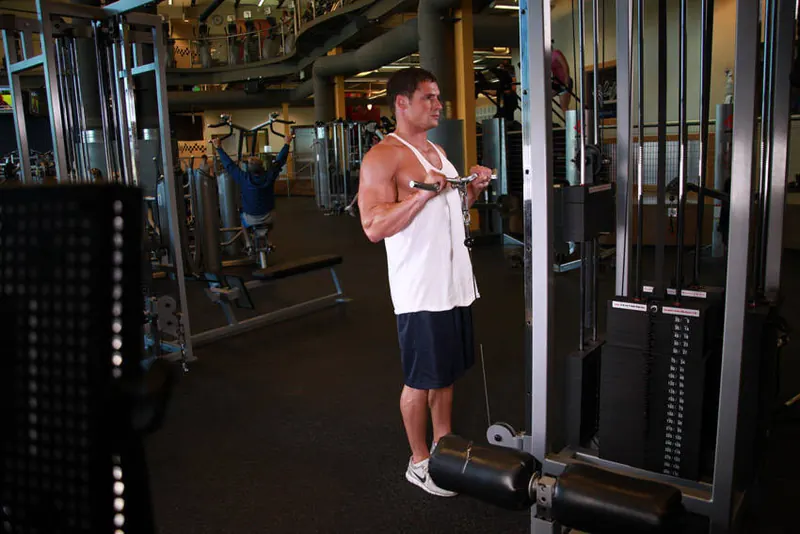 Reverse Cable Curl: starting position