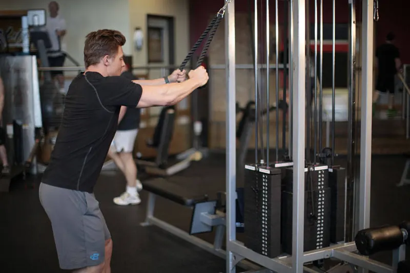 Rope Straight-Arm Pulldown: starting position