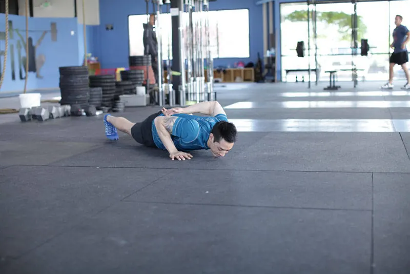 Single-Arm Push-Up: starting position