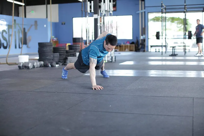 Single-Arm Push-Up: end position