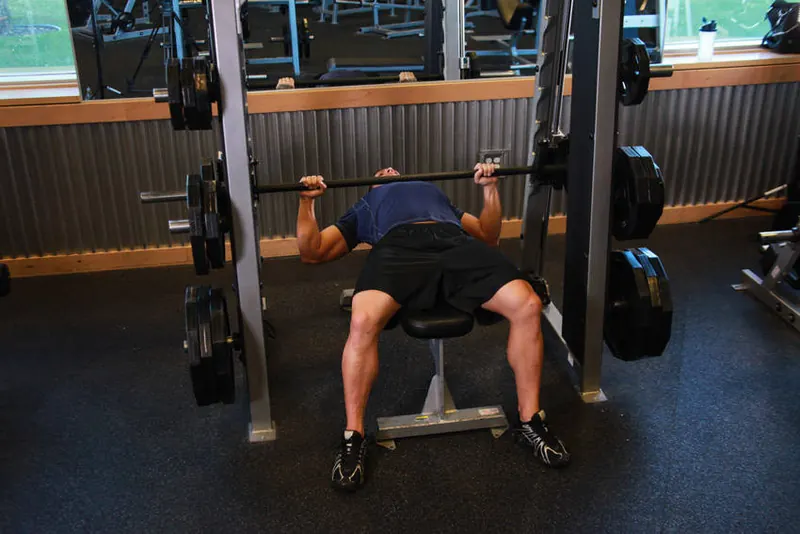 Smith Machine Bench Press: starting position