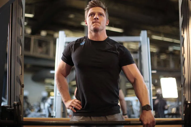 Smith Machine One-Arm Upright Row: starting position