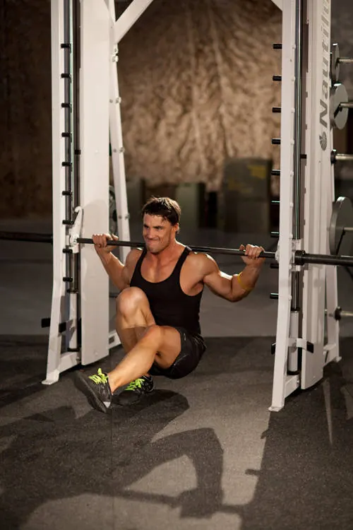 Smith Machine Pistol Squat: end position
