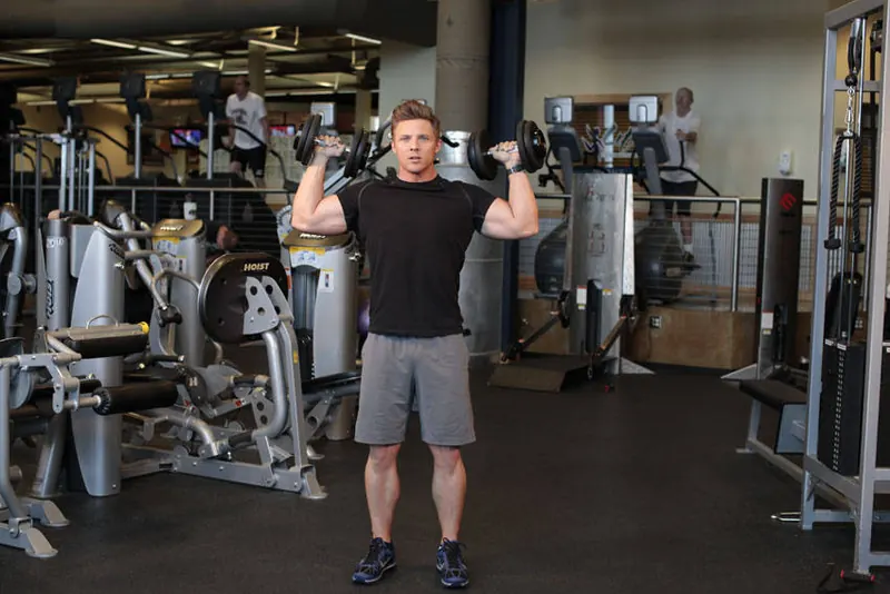 Standing Alternating Dumbbell Press: starting position